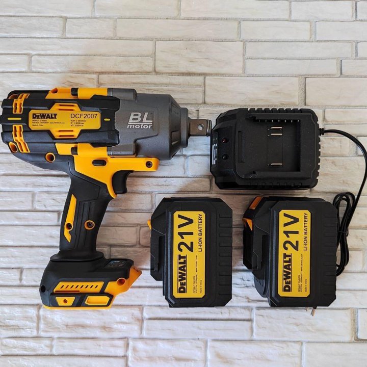 Аккумуляторный гайковёрт Dewalt 2000 N.M