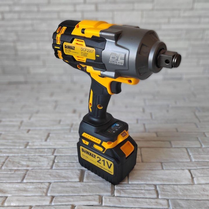 Аккумуляторный гайковёрт Dewalt 2000 N.M