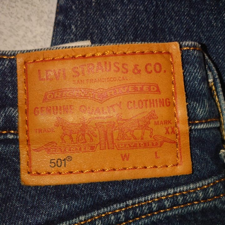 Levis 501 crop W27 L26 т.син. джинсы прямые высока