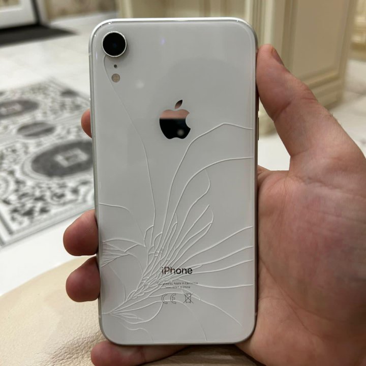 iPhone XR в идеальном состоянии