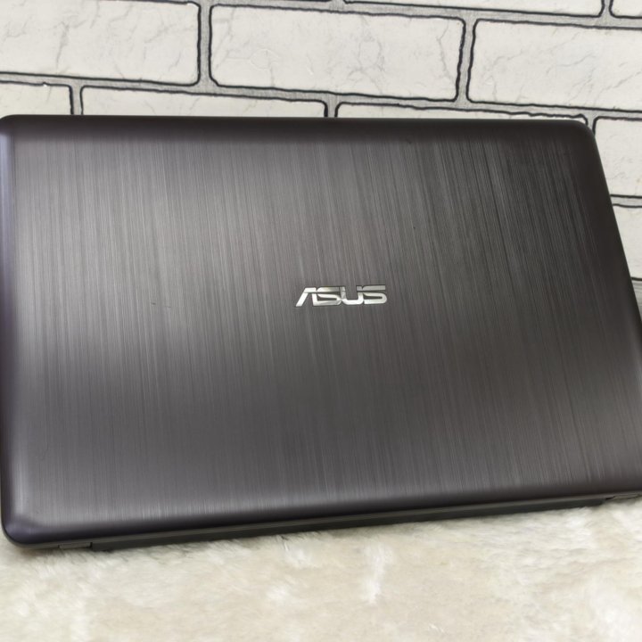 Asus / i3-4005U /GF920M /8GB /SSD+HDD