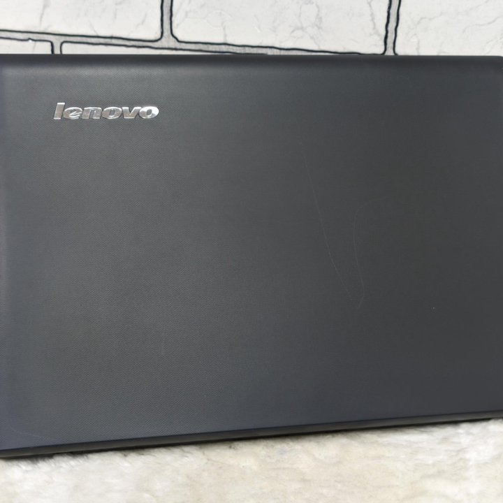 Lenovo /i3-4005U /Radeon 8570M /8GB /SSD+HDD