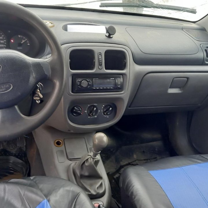 Renault Clio, 2001