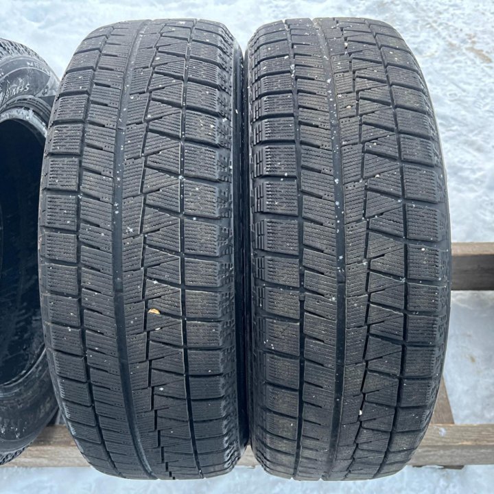 2 шт. Зима Bridgestone Blizzak REVO GZ 215/60 R17