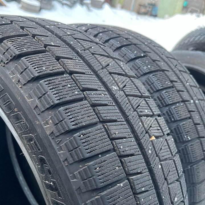 2 шт. Зима Bridgestone Blizzak REVO GZ 215/60 R17