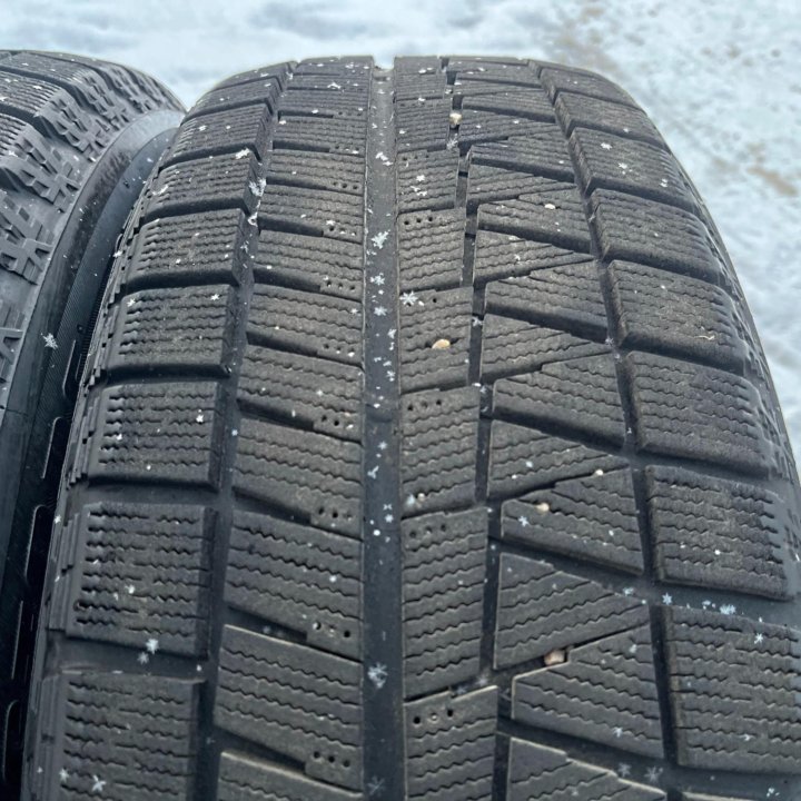 2 шт. Зима Bridgestone Blizzak REVO GZ 215/60 R17