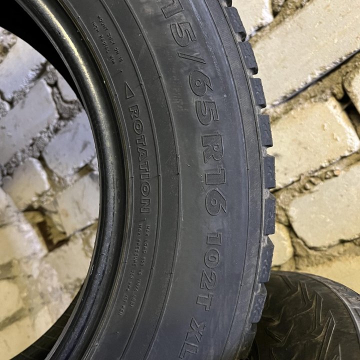 Nokian Tyres Hakkapeliitta 7 215/65 R16 102T