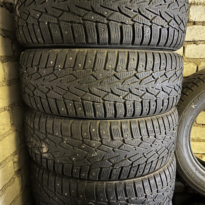 Nokian Tyres Hakkapeliitta 7 215/65 R16 102T