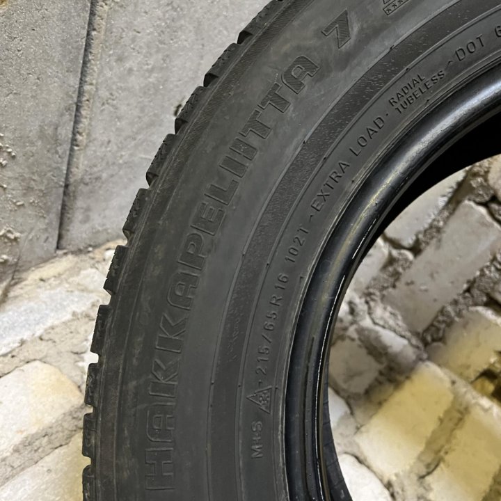 Nokian Tyres Hakkapeliitta 7 215/65 R16 102T