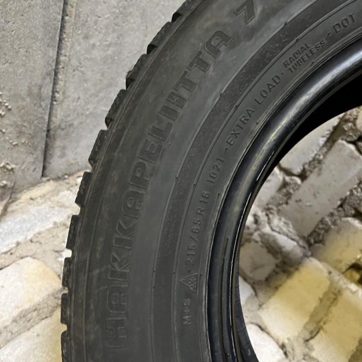 Nokian Tyres Hakkapeliitta 7 215/65 R16 102T