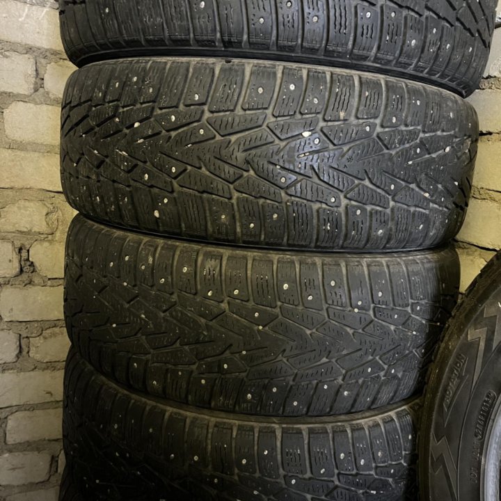 Nokian Tyres Hakkapeliitta 7 215/65 R16 102T