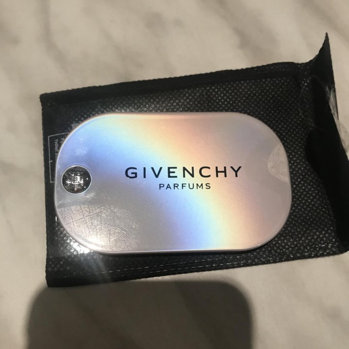 Новое зеркальце GIVENSHY