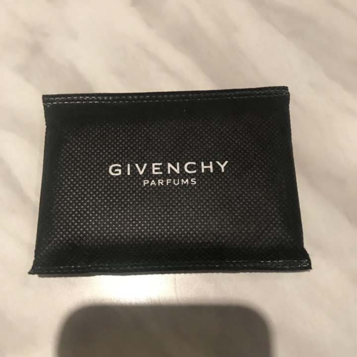 Новое зеркальце GIVENSHY