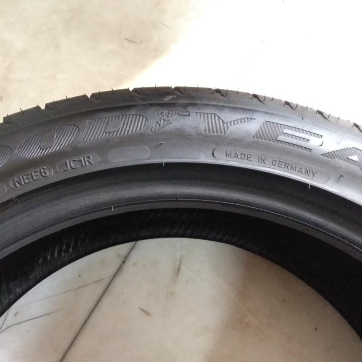 235/45/19 комплект шин б/у Goodyear 235 45 R19