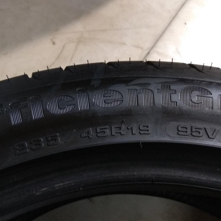 235/45/19 комплект шин б/у Goodyear 235 45 R19