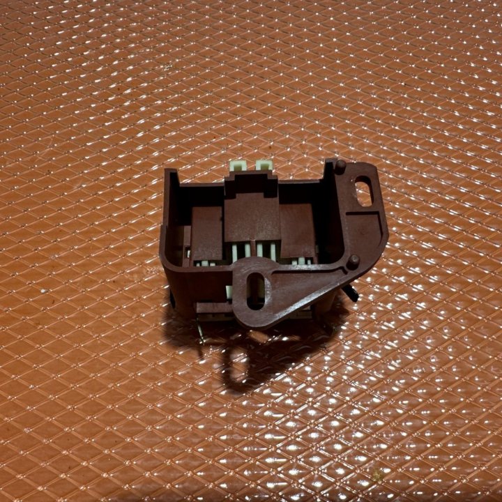 Микропереключатель для свч-печи Bosch (D44X)