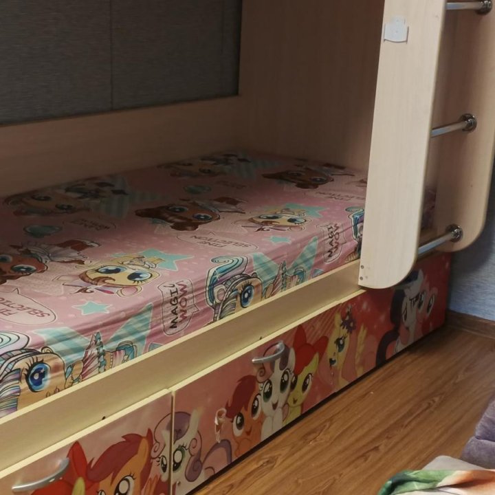 Кровать двухъярусная+шкаф и комод(4 ящика)
