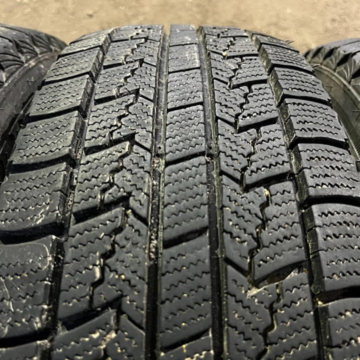 Зима Roadstоnе Winguard Iсе 185/65 R15 88Q