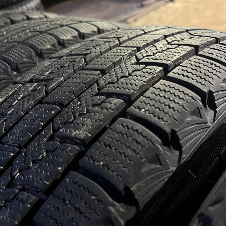 Зима Roadstоnе Winguard Iсе 185/65 R15 88Q