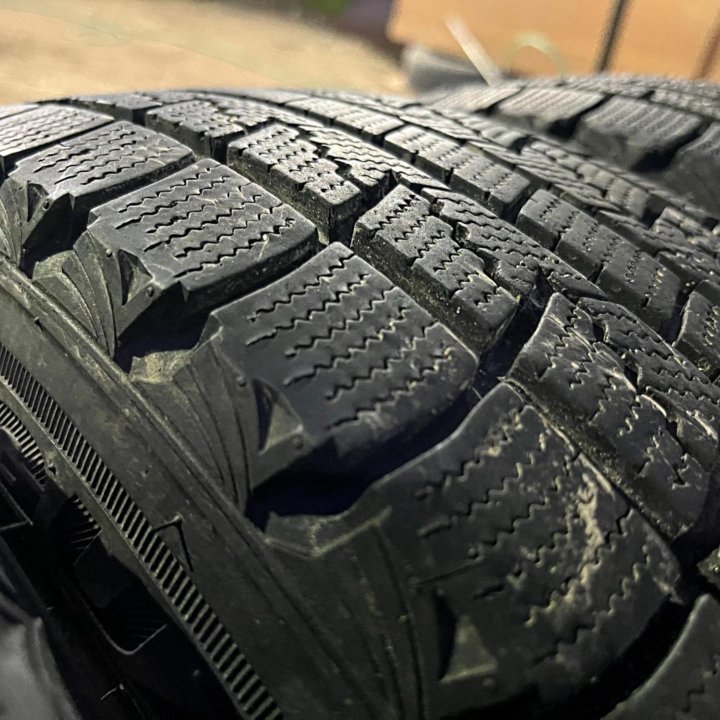 Зима Roadstоnе Winguard Iсе 185/65 R15 88Q