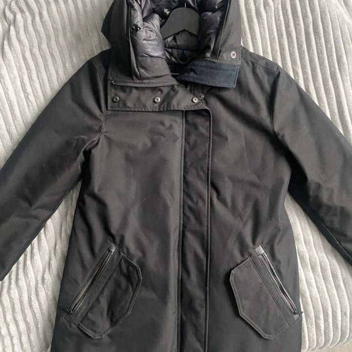 Пуховик Canada Goose