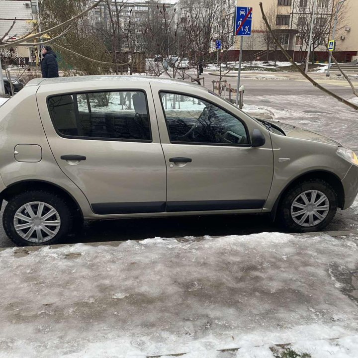 Renault Sandero, 2013