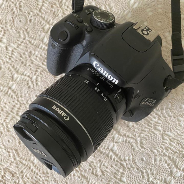 Зеркальный фотоаппарат Canon EOS 600D