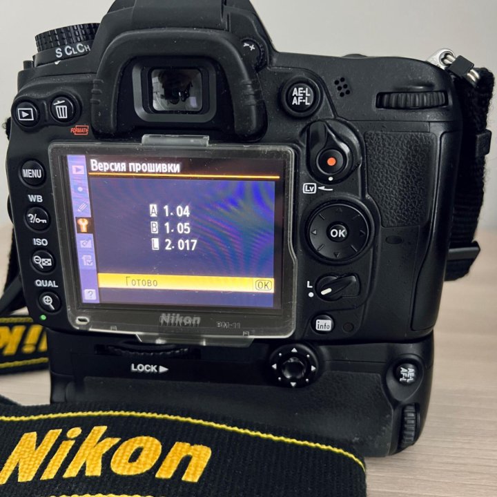 Nikon D7000 Body + Батарейный блок Nikon MB-D11