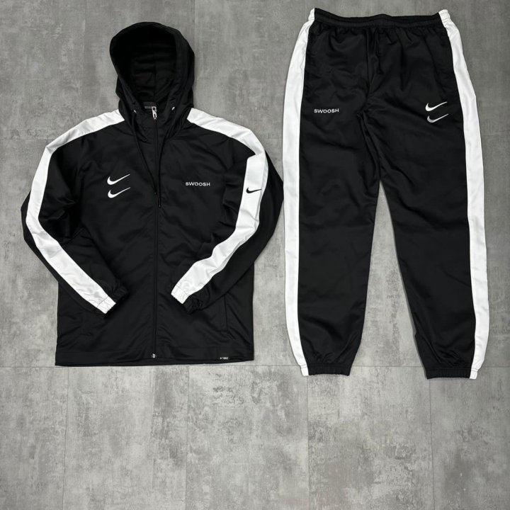 Спортивный костюм Nike Swoosh
