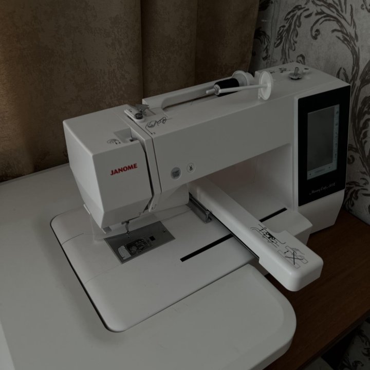 Вышивальная машина Janome Memory Craft 500E