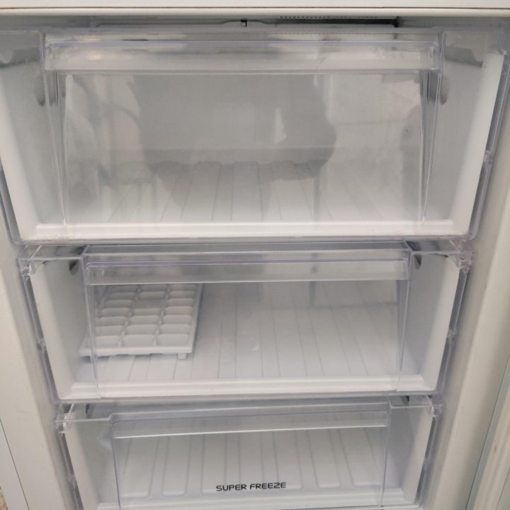 Холодильник Hotpoint-Ariston No Frost