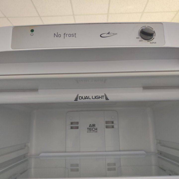 Холодильник Hotpoint-Ariston No Frost