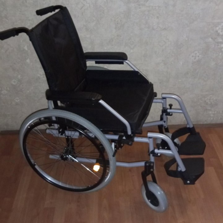Инвалидная кресло-каталка Omega Luxe 200