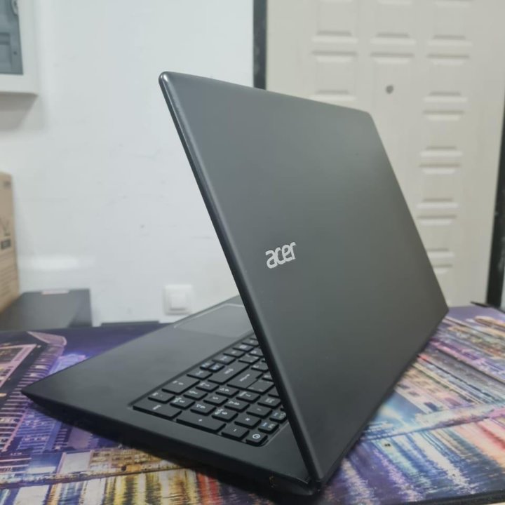 Acer i3 8gb SSD+HDD GT 940MX 2gb FHD