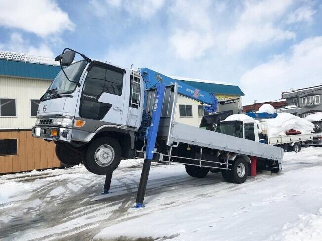 Услуги грузоперевозок,бортовой грузовик с краном