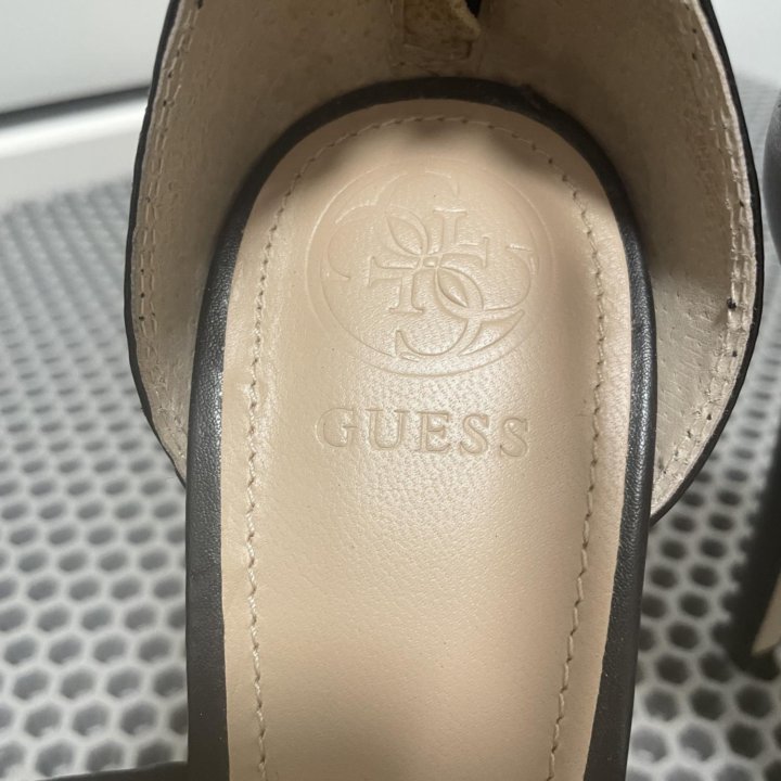 Босоножки guess