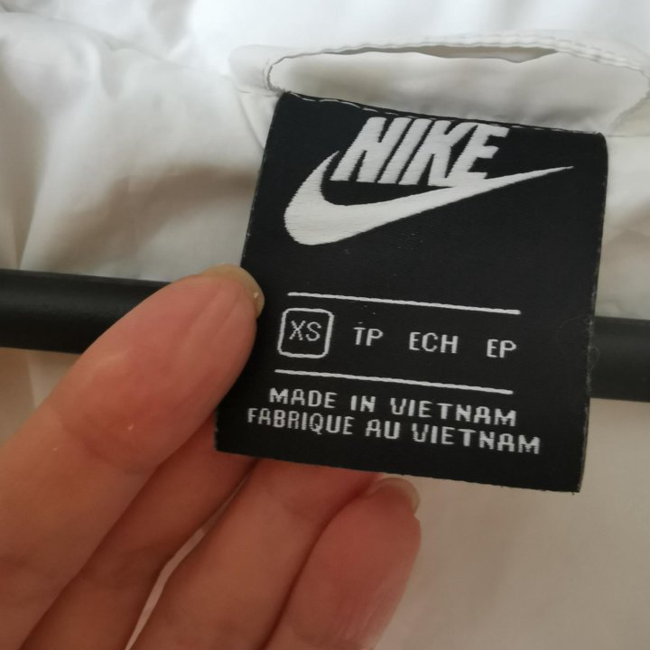 Весенний пуховик nike, р. 40-42 xs