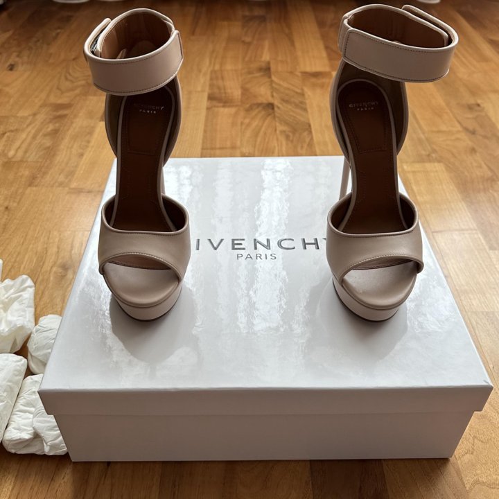 Туфли Givenchy, 36, новые