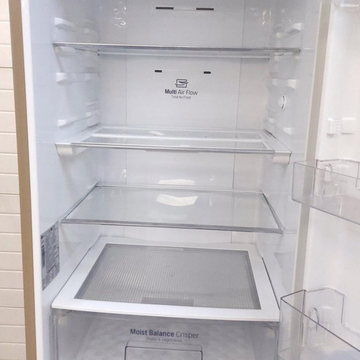 Золотистый холодильник LG NO FROST.