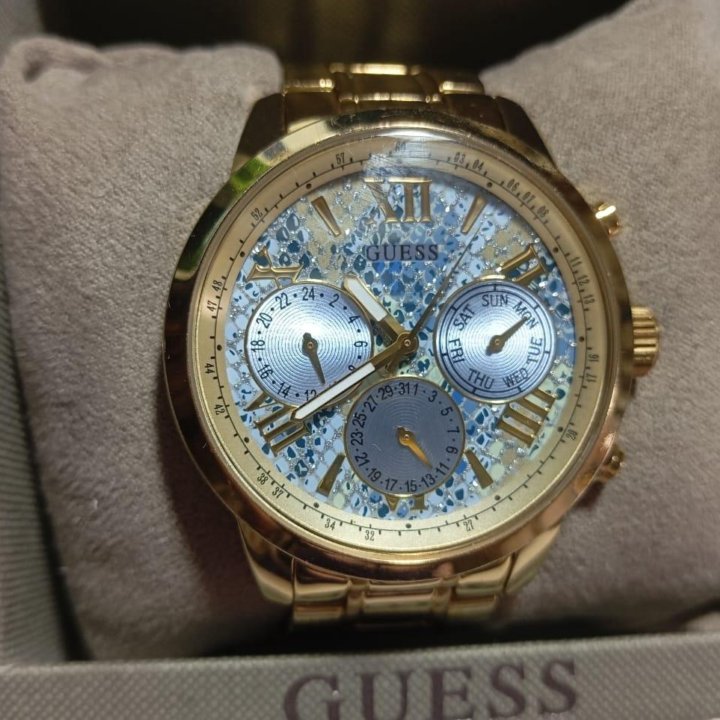 Часы GUESS