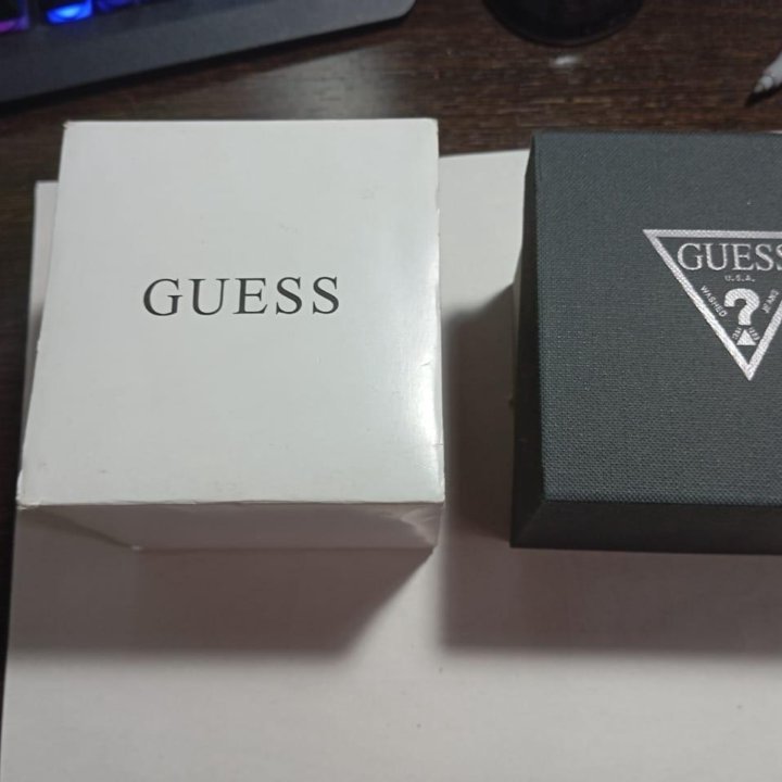 Часы GUESS