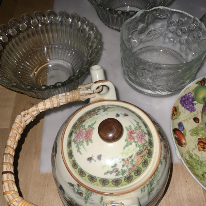 Керамический чайник, салатник и конфетница
