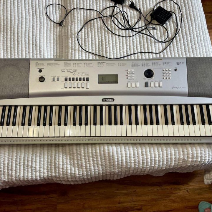 Синтезатор Yamaha Portable Grand DGX-220