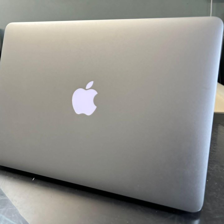 MacBook Air 13 2017, A1466, 320 циклов , отличный