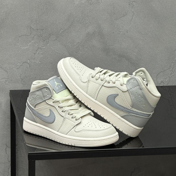 Кроссовки Nike Jordan 1 Mid Light Bone Grey