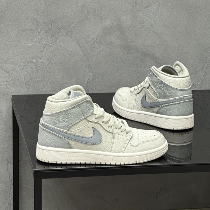 Кроссовки Nike Jordan 1 Mid Light Bone Grey