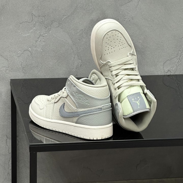 Кроссовки Nike Jordan 1 Mid Light Bone Grey