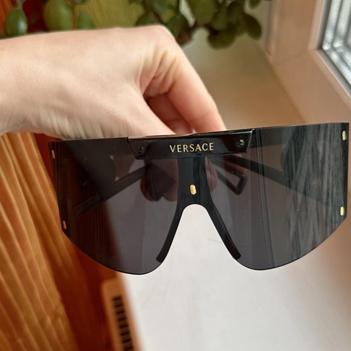 Солнцезащитные очки «Versace»