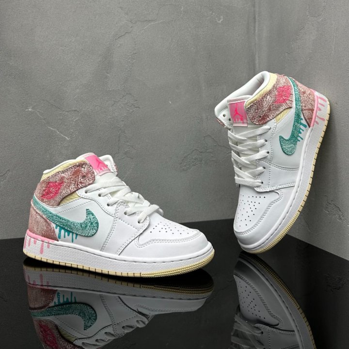 Кроссовки Nike Air Jordan 1 Mid Paint Drip