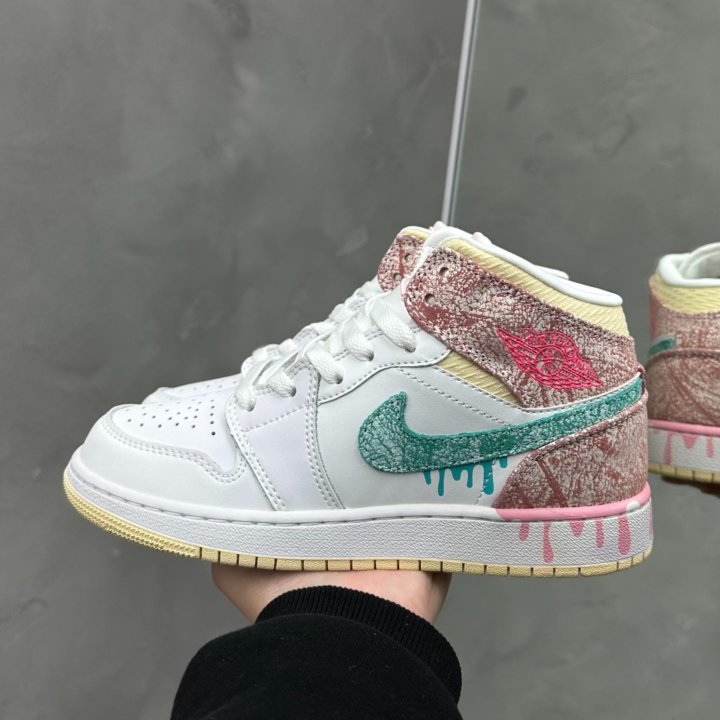 Кроссовки Nike Air Jordan 1 Mid Paint Drip